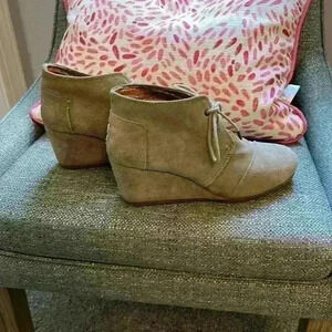 Toms Lace Up Desert Wedge Suede Booties Size 8.5